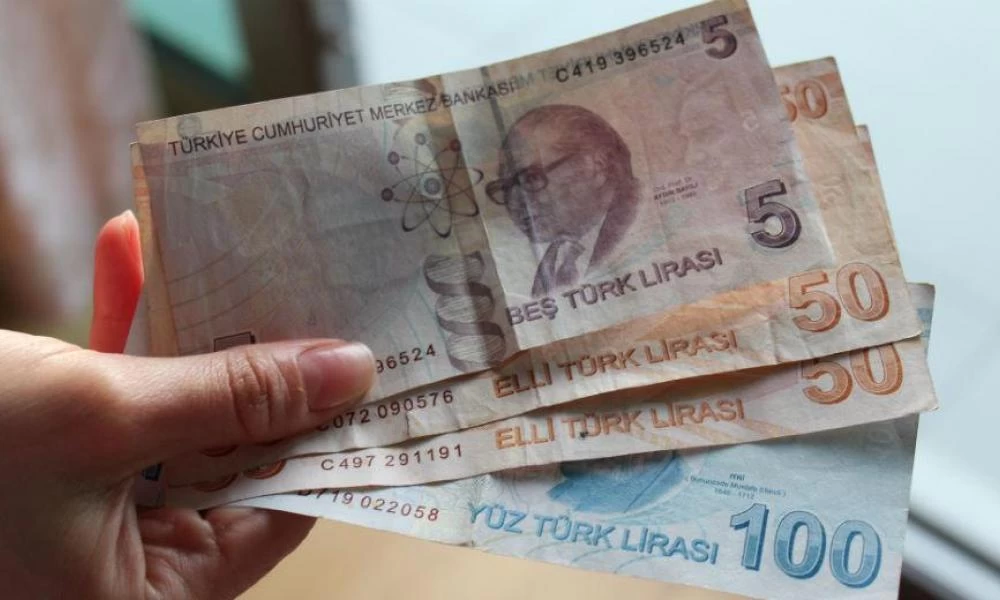 Η τουρκική λίρα "βυθίζεται": Νέο χαμηλό επίπεδο ρεκόρ